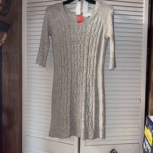 🔥3 for $25🔥 (EUC) LIGHT TAN AND WHITE LONG SWEATER. SZ PM